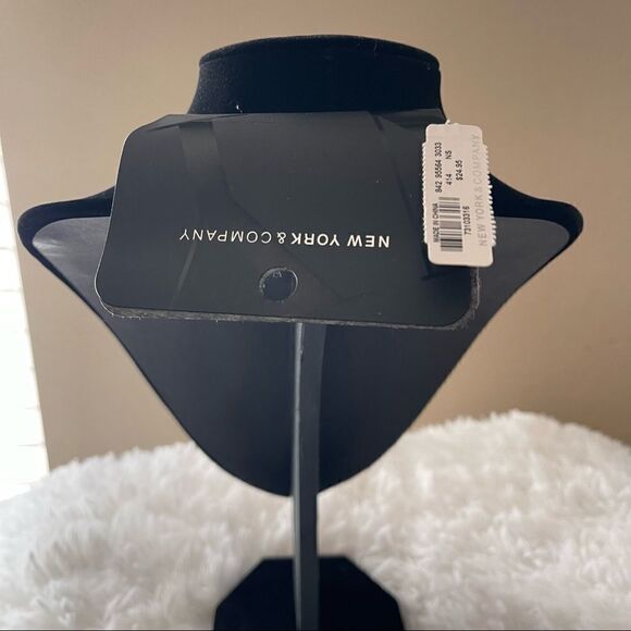 2/$20 New York & Company Taupe Cabochon Bib Necklace; BNWT - Picture 3 of 3